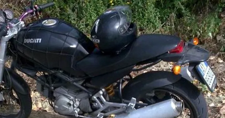 Foto del giorno: quando scende la catena, letteralmente