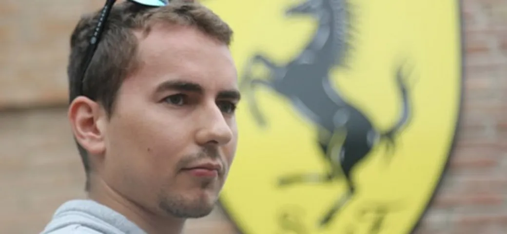 MotoGP: Jorge Lorenzo con una Ferrari 458 alla 12 Ore di Abu-Dhabi
