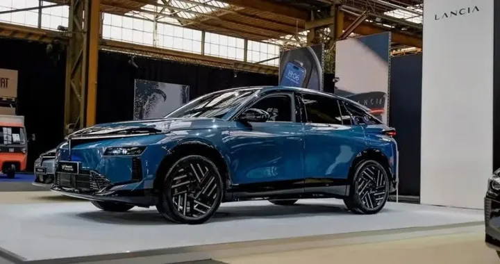 Lancia Gamma senza veli, il leak mostra dettagli inediti di esterni e interni