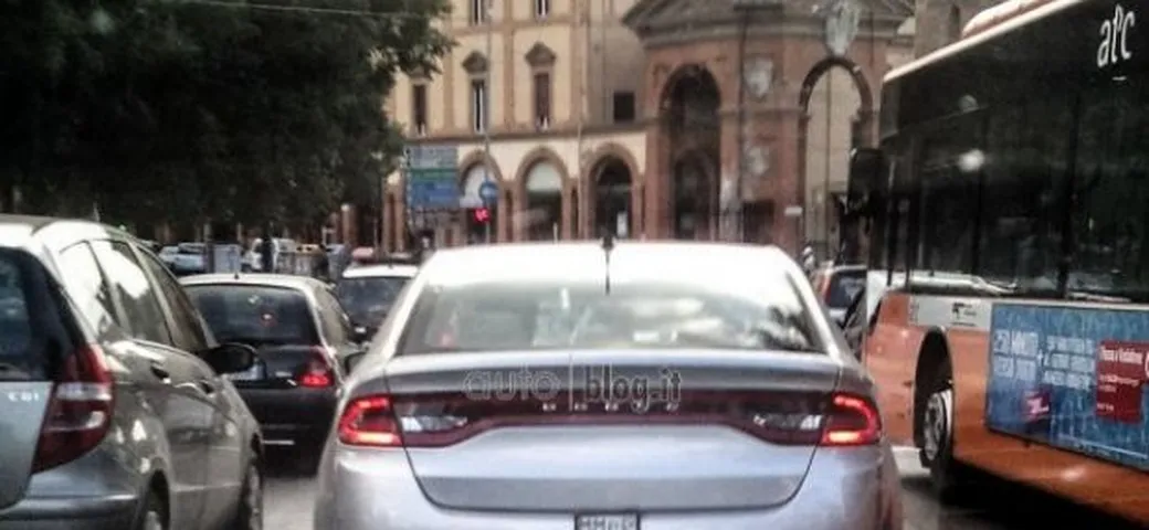 Foto spia Dodge Dart: che ci fa a Bologna?