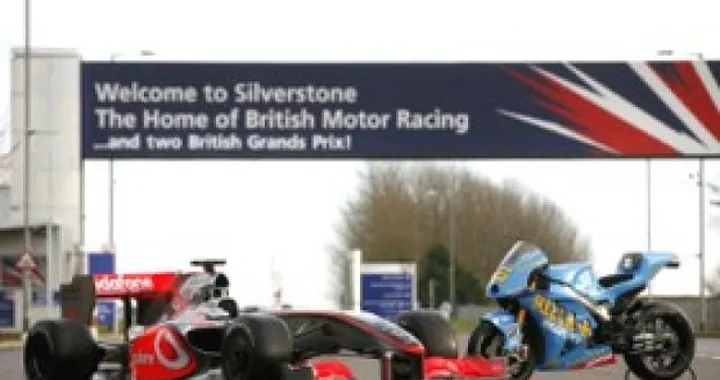 Rizla Suzuki e McLaren Mercedes a Silverstone. MotoGP e Formula 1 insieme nel GP di casa