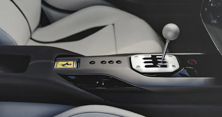 Ferrari riporta il cambio manuale sulla 12Cilindri: ecco come funziona