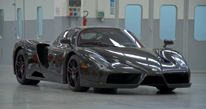 Ferrari Enzo: 3 milioni di euro per l'unica con carbonio a vista