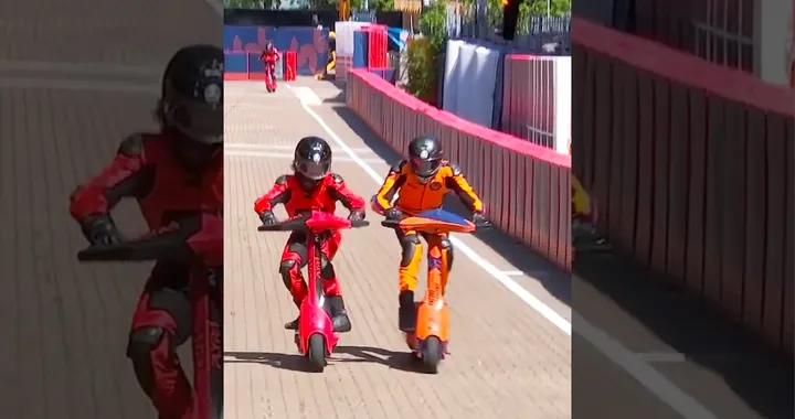 Gare in monopattino: che duelli! (Video)