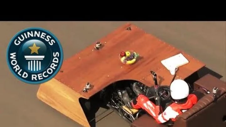 Video: il divano più veloce del Mondo