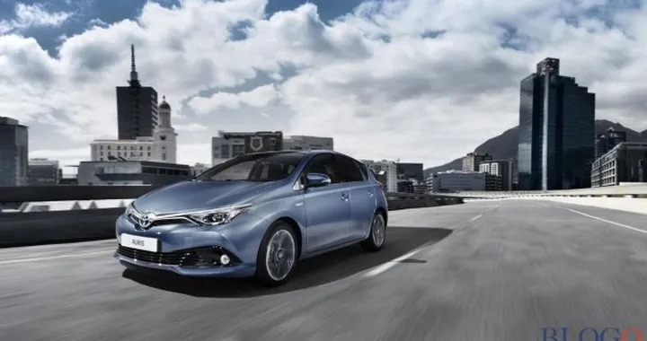 Toyota Auris 2015: foto ed informazioni ufficiali