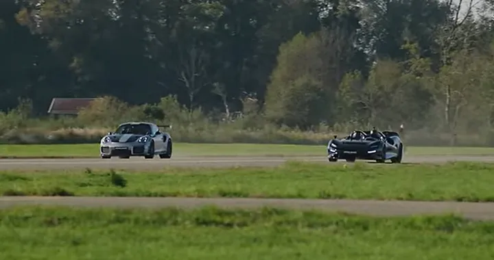 McLaren Elva vs Porsche 911 GT2 RS: una drag race olimpica | Video