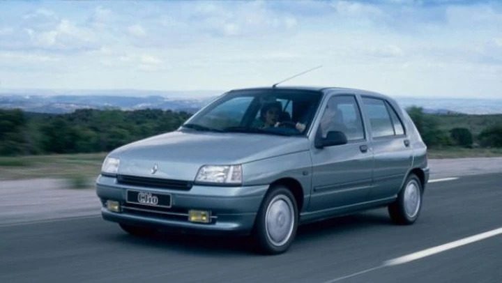 Renault Clio: l'utilitaria francese compie 20 anni