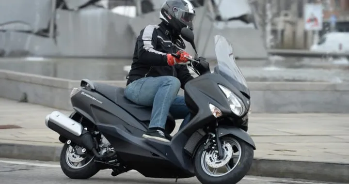 Suzuki Burgman 125 e 200 ABS: prezzi, informazioni e prova su strada