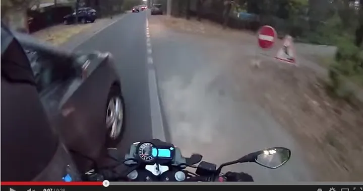 Video: sorpasso troppo azzardato a destra