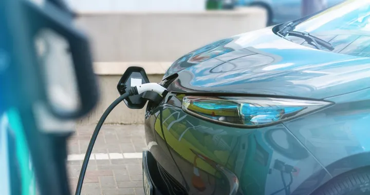 Auto elettriche: la sostituzione batteria potrebbe costare meno di un motore termico