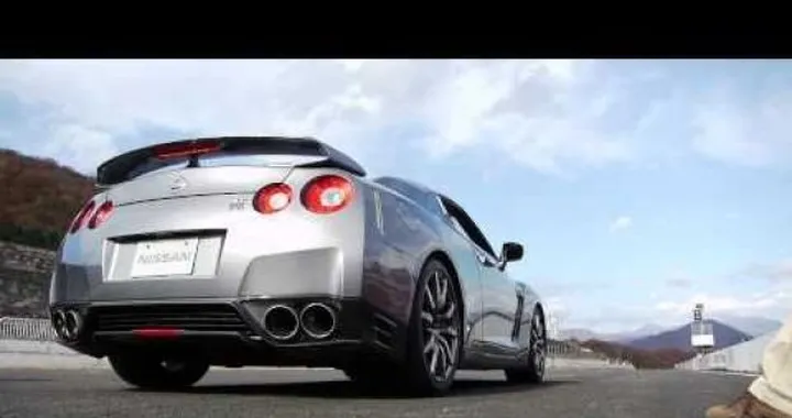 Nissan GT-R m.y. 2011: ecco come la supercoupè giapponese sbriciola lo 0-100 km/h