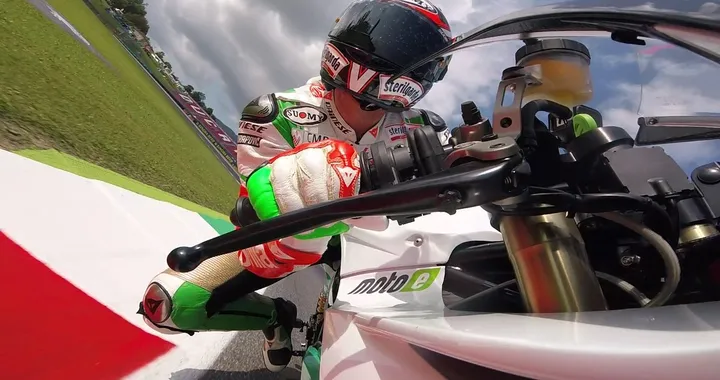 Max Biaggi al Mugello sulla MotoE [Video]