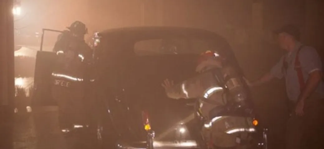 I vigili del fuoco salvano il garage: erano custodite auto per 2.5 milioni
