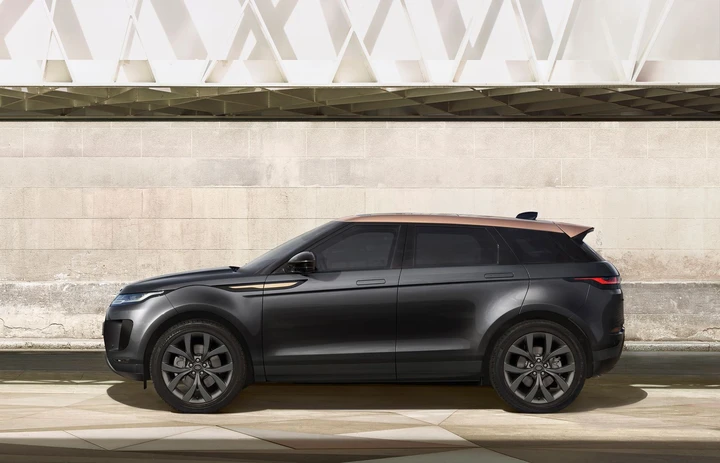 Range Rover Evoque 2022: arrivano la Bronze Collection Edition e la P300 HST
