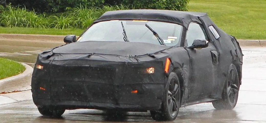 Foto spia Ford Mustang 2015