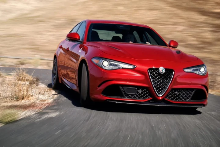 Inseguimento ad alta velocità a Los Angeles: Alfa Romeo Giulia sfugge alla polizia