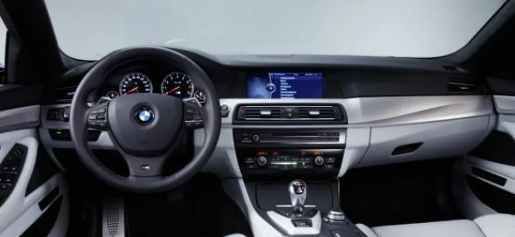 Bmw M5 F10: in America con cambio manuale