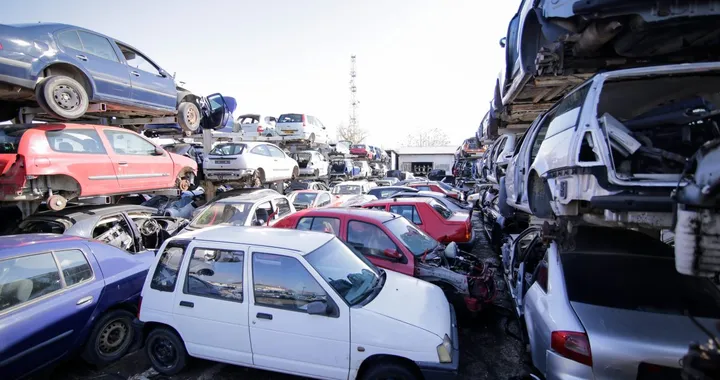Allarme ricambi usati: truffe fino a 3.200 euro con identità rubate agli autodemolitori