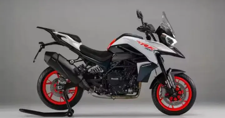 Benelli TRK 902 arriva a luglio: due versioni e prezzi da 8.790 euro