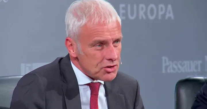 VW contro Tesla: produce a stento 80 mila auto e licenzia i dipendenti