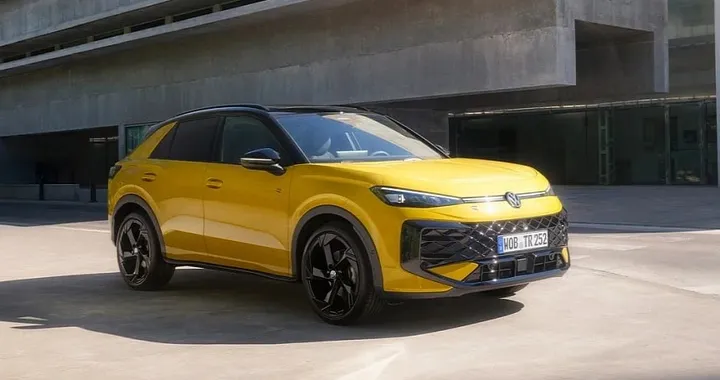 Volkswagen T-Roc, ecco la seconda generazione: finalmente ibrida