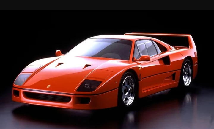Ferrari F40 risorge a Monaco: la supercar torna in vita dopo l’incendio