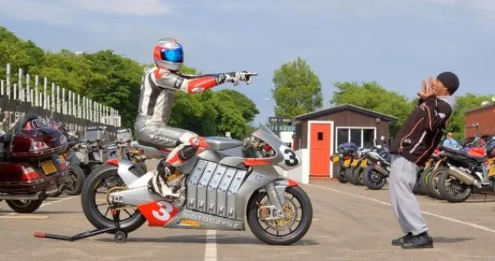 TTZero: vince la Motoczysz con 155,8 km/h di media
