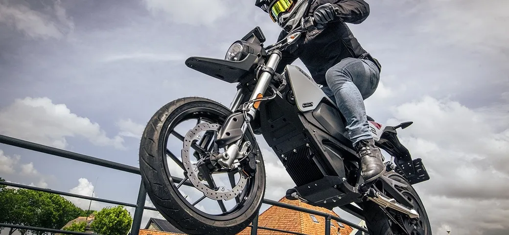 Zero FXE, la nuova moto elettrica venuta dal futuro