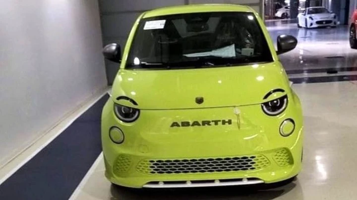 Abarth 595e: la foto rubata della prima elettrica dello Scorpione