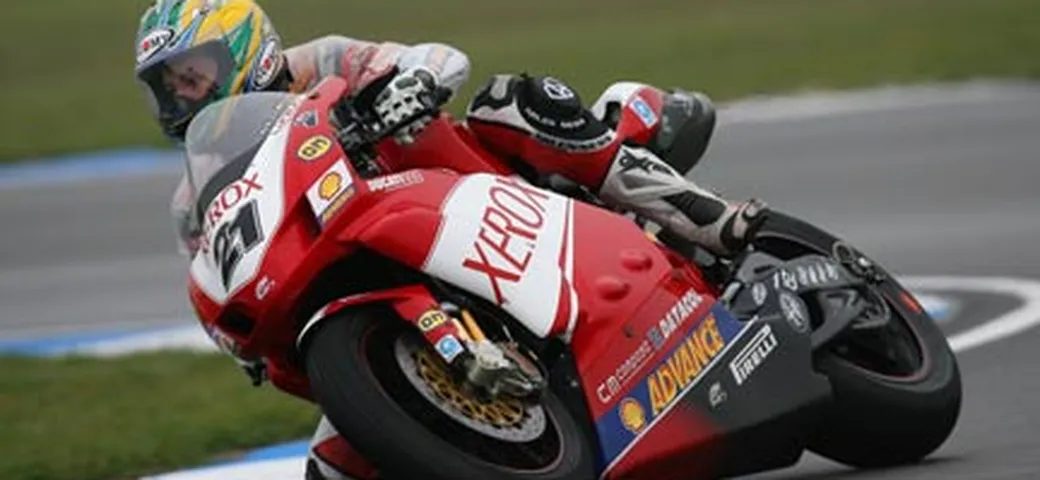 SBK: Bayliss in Superpole a Donington