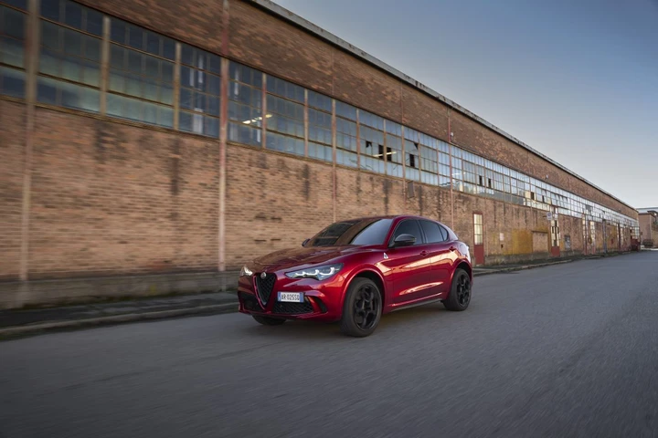 Alfa Romeo Stelvio Quadrifoglio, in promozione con 14.000 euro di sconto