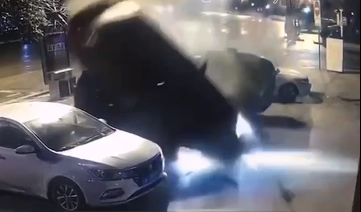 Incidente multiplo con parcheggio in atterraggio