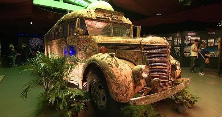Il bus psichedelico più famoso d'America torna in viaggio dopo oltre 50 anni: ora vogliono salvarlo