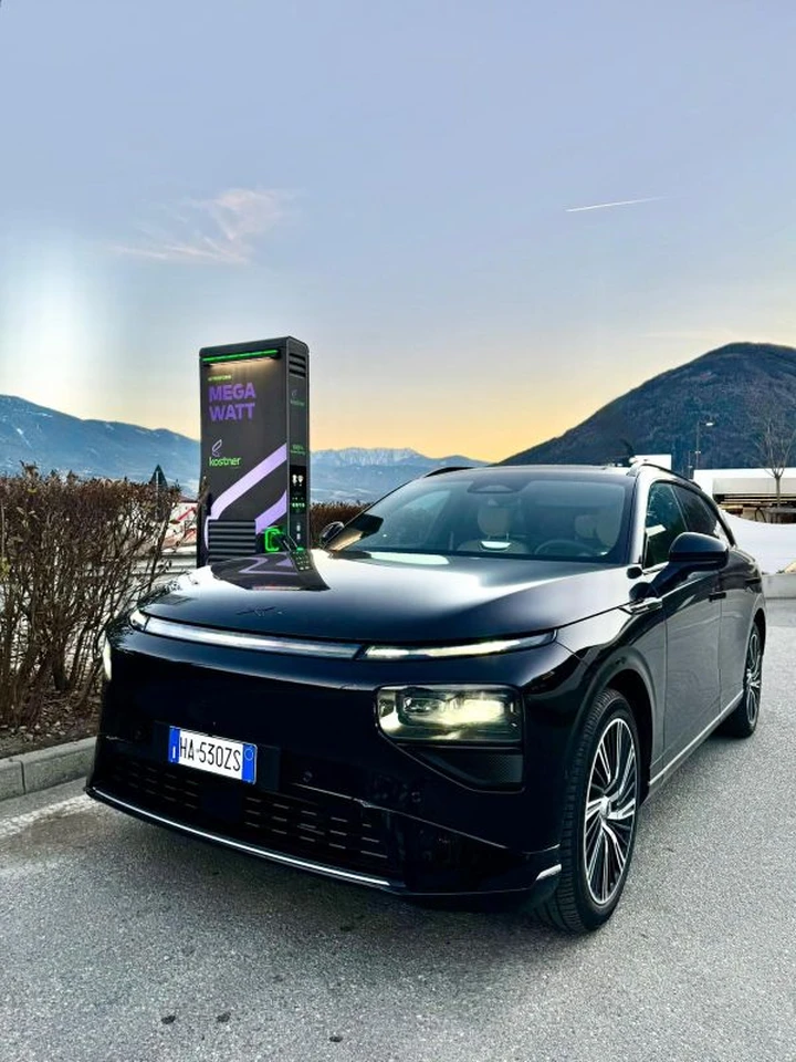 XPENG G9 agguanta un record: 453 kW di potenza di ricarica