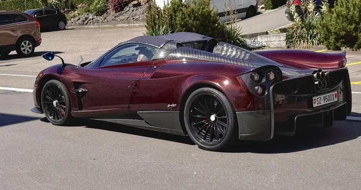 Pagani Huayra Roadster, 10 anni e 130.000 km: un caso unico tra le hypercar