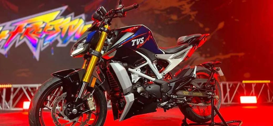 TVS Apache RTR 310: svelata la nuova naked sportiva da 34 CV [FOTO]