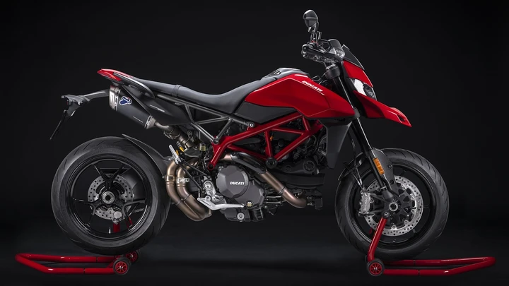 Ducati Hypermotard 950: disponibile una gamma completa di accessori Performance [FOTO]