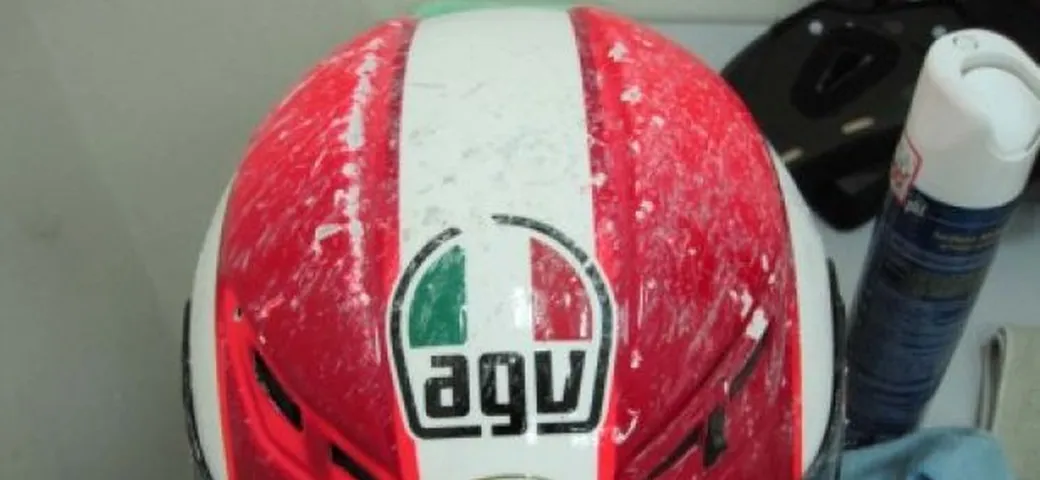 Il casco AGV ed il sistema Dainese D-air salvano Simoncelli da una rovinosa caduta