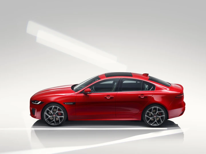 Jaguar XE: ancora più lusso e tecnologia