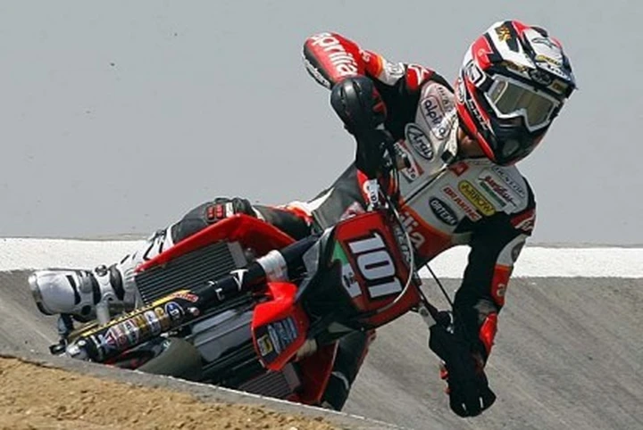 Aprilia rinforza le armi nelle Supermoto: tre team ufficiali per il 2008