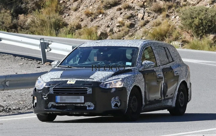 Ford Focus 2018: foto spia della Wagon