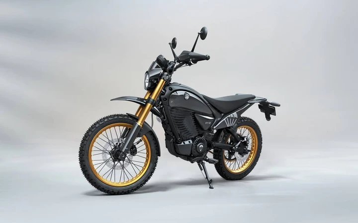 Flying Flea FF S6 Scrambler: la moto elettrica versatile presentata a EICMA 2025