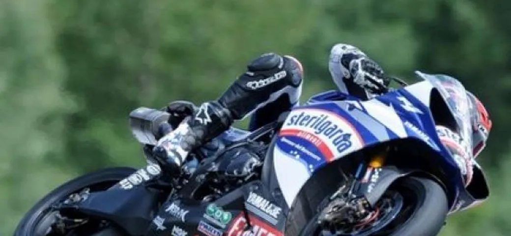 WSBK: Spies vince di cattiveria, a podio Biaggi e Fabrizio