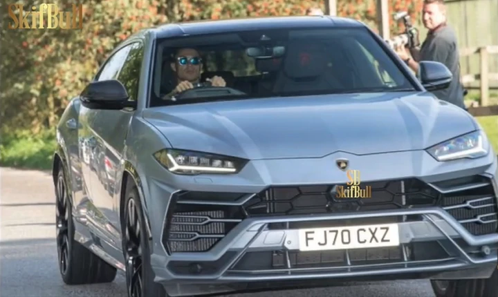 Cristiano Ronaldo si regala una Lamborghini Urus: eccolo al volante [Video]