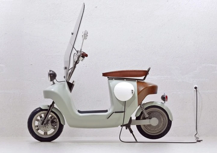 Be.e: Da Amsterdam lo scooter di canapa più 'verde' del mondo | video