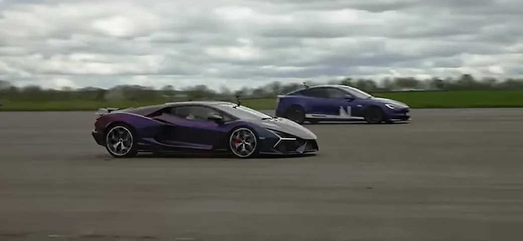 Tesla Model S Plaid contro Lamborghini Revuelto: una drag race missilistica | Video