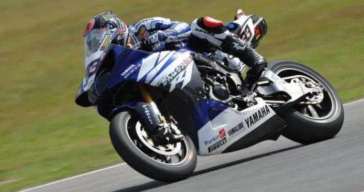 Superbike Aragon: Melandri vince Gara 1 davanti a Biaggi, caduta per Checa