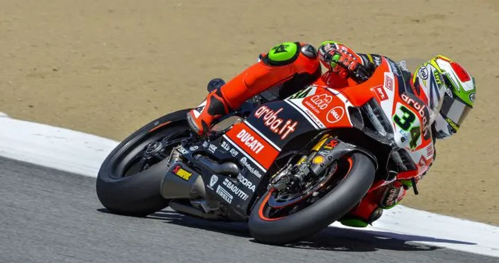 SBK, per l’infortunato Giugliano il “premio” Ducati: contratto 2016! Opportunità e rischi