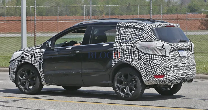 Ford Kuga 2016: foto spia su strada